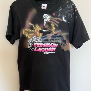 Vintage Disney Typhoon Lagoon single stitch T-shirt Size M